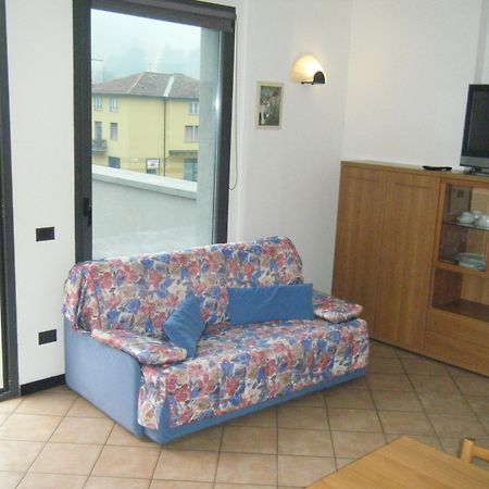 เรซิเดนเช เวซโซลี Aparthotel Darfo Boario Terme ภายนอก รูปภาพ