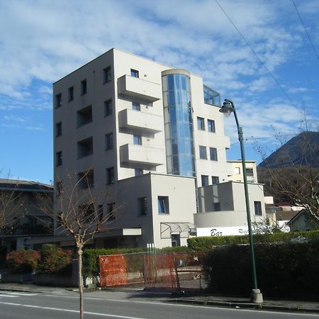 เรซิเดนเช เวซโซลี Aparthotel Darfo Boario Terme ภายนอก รูปภาพ