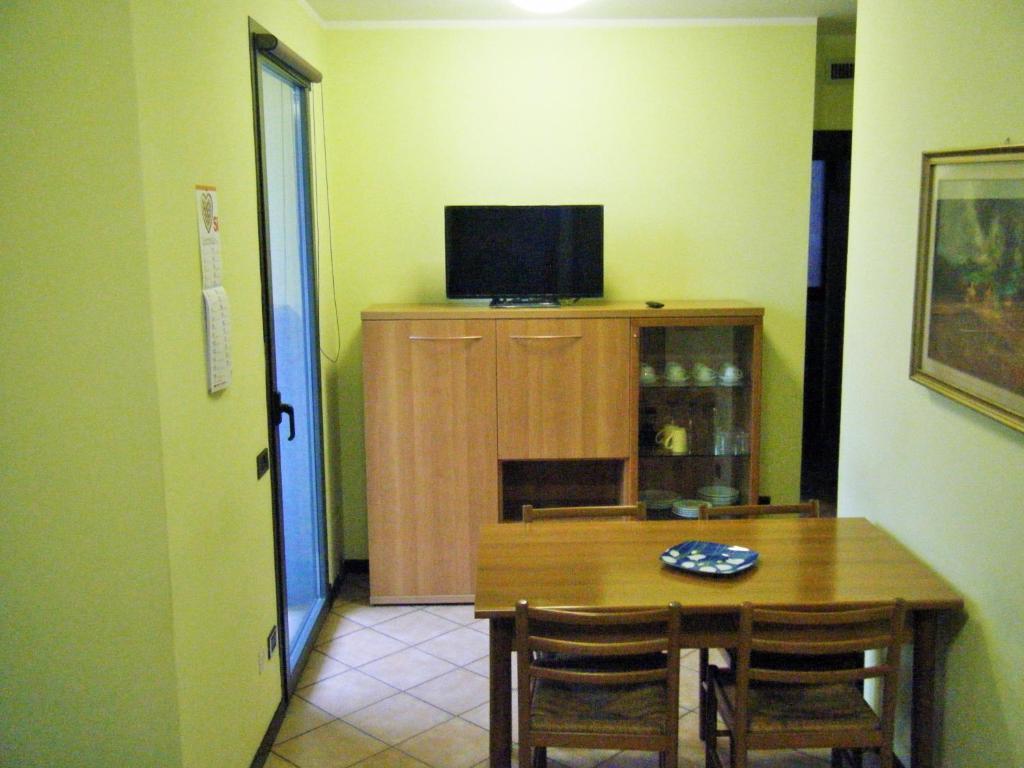 เรซิเดนเช เวซโซลี Aparthotel Darfo Boario Terme ภายนอก รูปภาพ