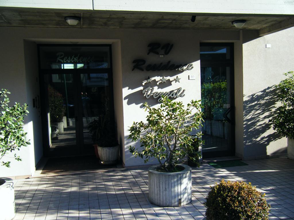 เรซิเดนเช เวซโซลี Aparthotel Darfo Boario Terme ภายนอก รูปภาพ