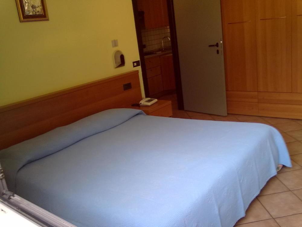 เรซิเดนเช เวซโซลี Aparthotel Darfo Boario Terme ภายนอก รูปภาพ